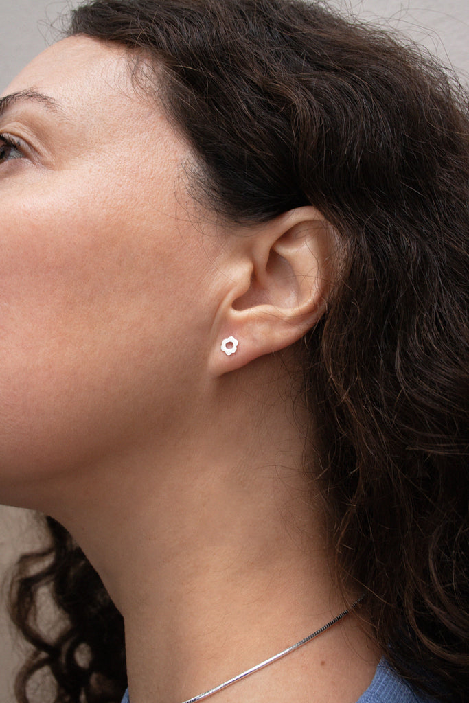 JUKSEREI POPPY EAR STUDS