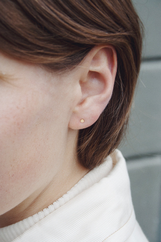 JUKSEREI PUNKT EAR STUDS