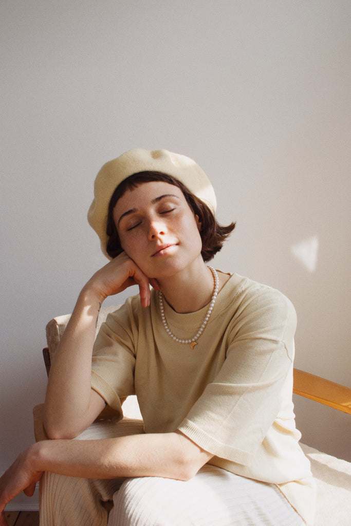 JUKSEREI CROISSANT PEARL NECKLACE